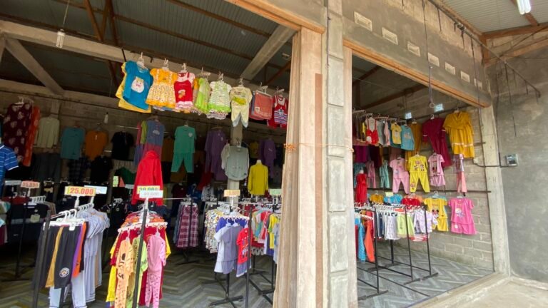 Toko Baju Sungai Aro